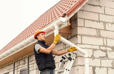 Pose et remplacement de gouttières à Lonçon